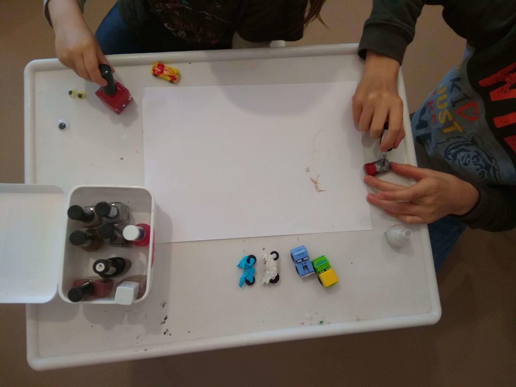 Zabawy z wykorzystaniem _śmieci_ fot. Marta Uszko-Baraniak